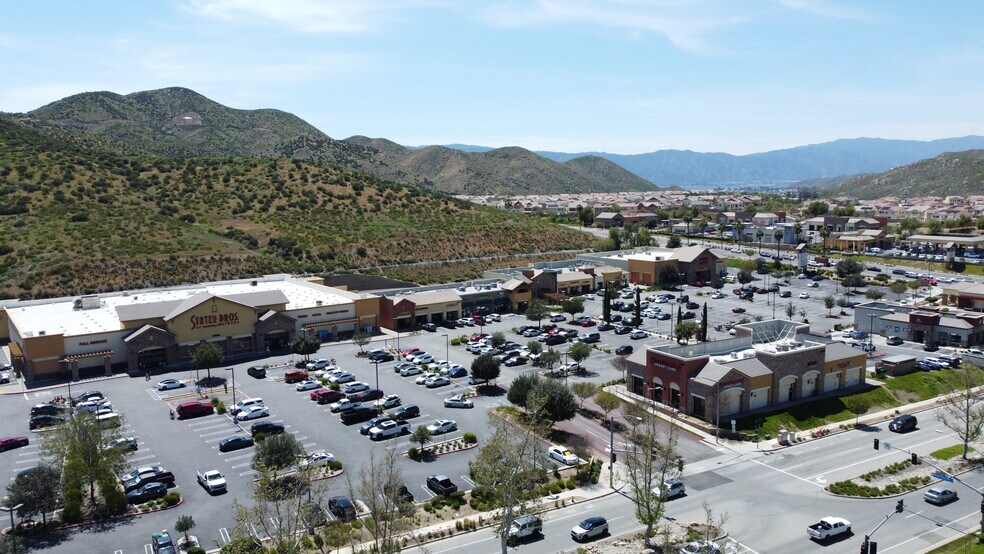 29985 Canyon Hills Rd, Lake Elsinore, CA à louer - Aérien - Image 2 de 5