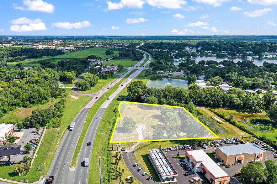 133 W Hermosa St, Lady Lake, FL à vendre - Photo du bâtiment - Image 1 de 24