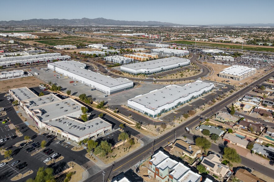 13635 W Auto Dr, Goodyear, AZ à louer - Photo du bâtiment - Image 2 de 11