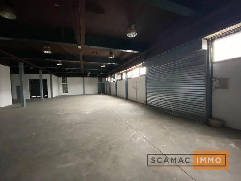 Industrial in Chilly-Mazarin for lease - Building Photo - Image 2 of 4