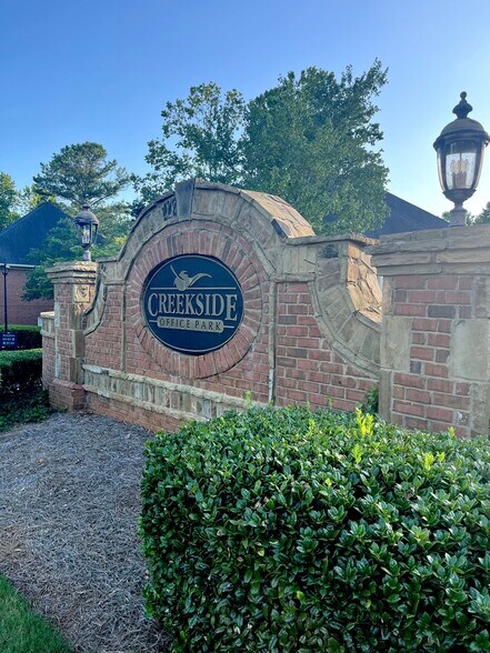 295 W Crossville Rd, Roswell, GA à louer - Photo du bâtiment - Image 3 de 3