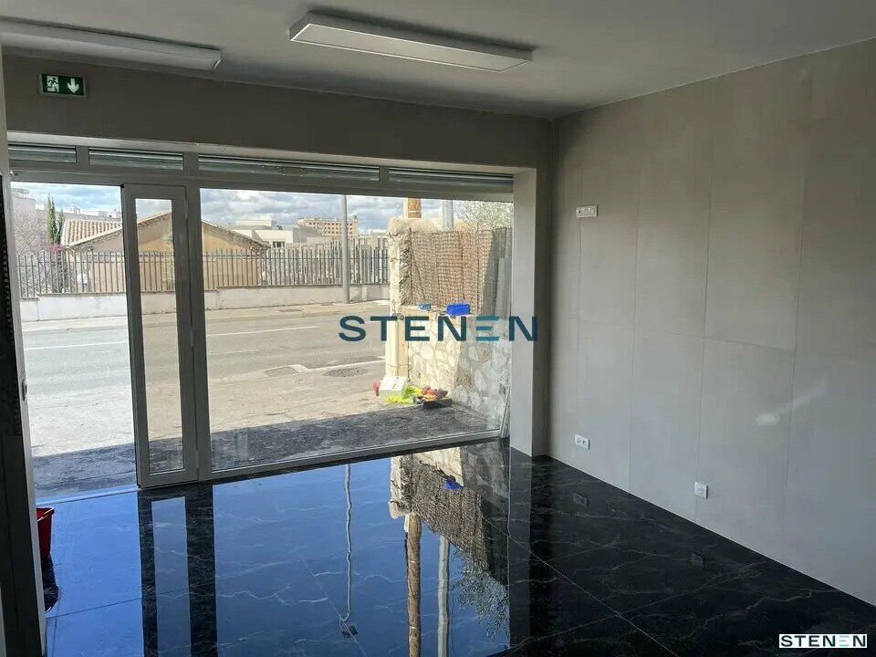 Retail in Aix-en-Provence for lease Interior Photo- Image 1 of 6