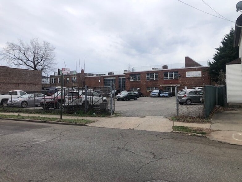 4343 Bowne St, Flushing, NY à louer - Photo du bâtiment - Image 3 de 3
