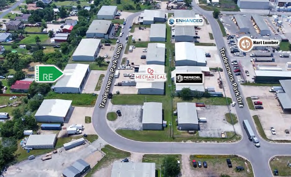 812 Tradesmens Park Loop, Hutto, TX à louer - Photo du bâtiment - Image 3 de 9