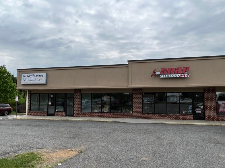 2445 E Washington Ave, Vinton, VA for lease - Building Photo - Image 1 of 3