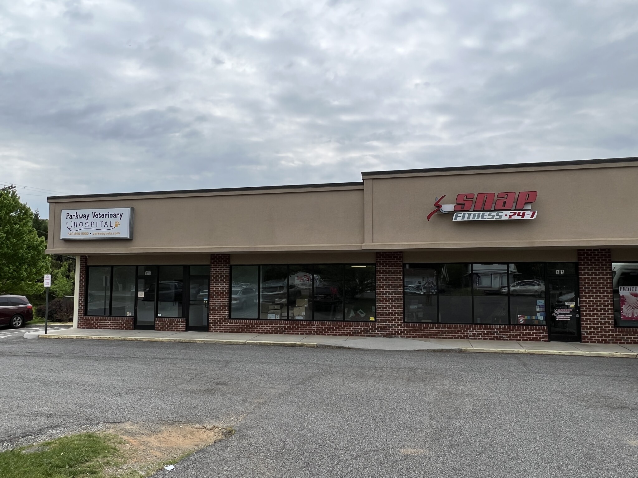 2445 E Washington Ave, Vinton, VA for lease Building Photo- Image 1 of 4