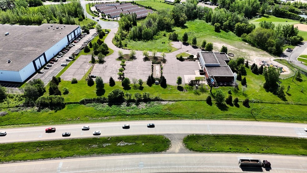 420 Park Ct, Lino Lakes, MN for sale - Building Photo - Image 2 of 8