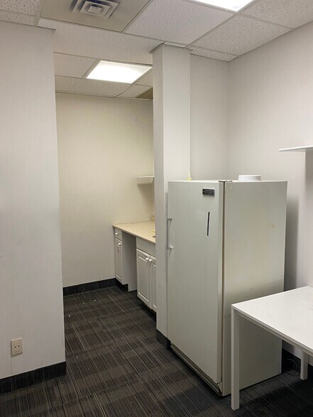 392-396 Clarence St, London, ON for lease - Interior Photo - Image 2 of 6