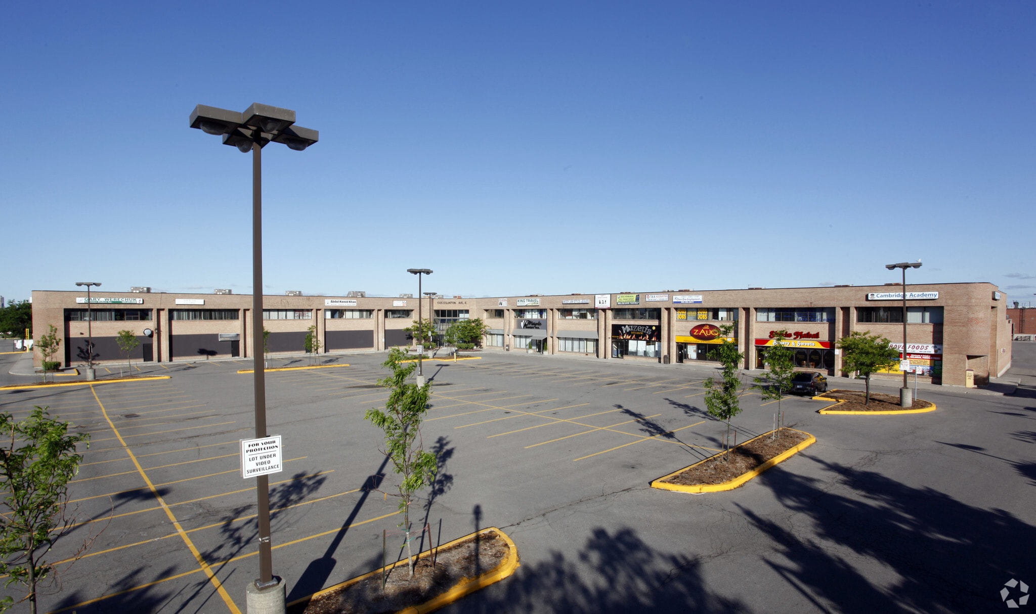 1325 Eglinton Ave E, Mississauga, ON for lease Primary Photo- Image 1 of 3