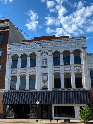 Plus de détails pour 409-411 W Chickasha Ave, Chickasha, OK - Bureau, Bureau/Commerce de détail à louer