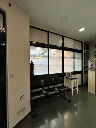 Plus de détails pour Commerce de détail à louer