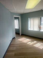 363 Great Rd, Bedford, MA for lease Interior Photo- Image 2 of 7