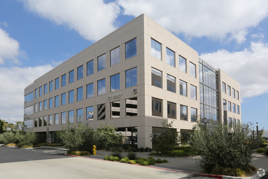 17872 Gillette Ave, Irvine, CA for lease - Primary Photo - Image 1 of 12