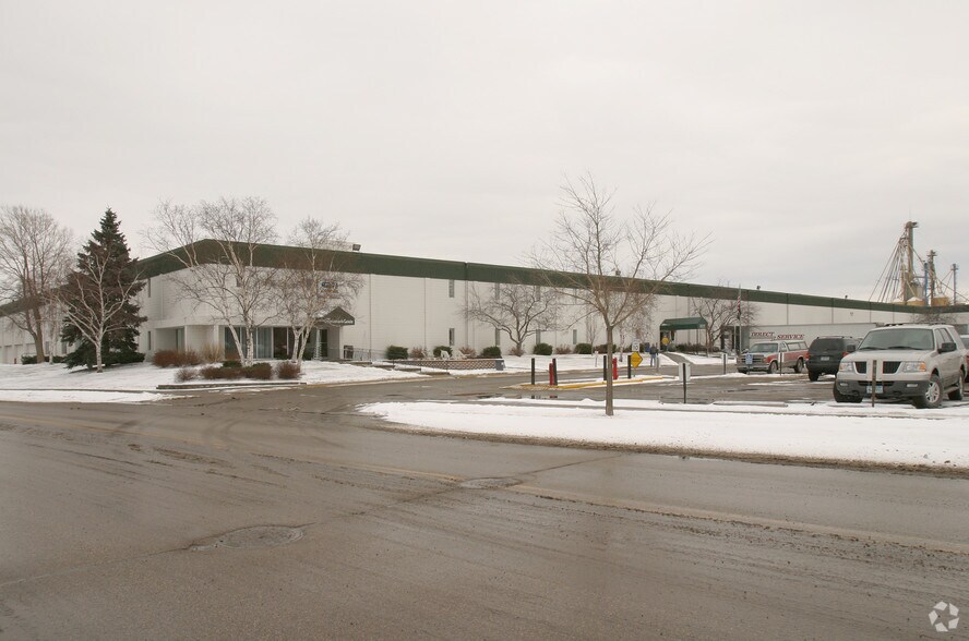 411 Farwell Ave, South Saint Paul, MN à louer - Photo du bâtiment - Image 2 de 12