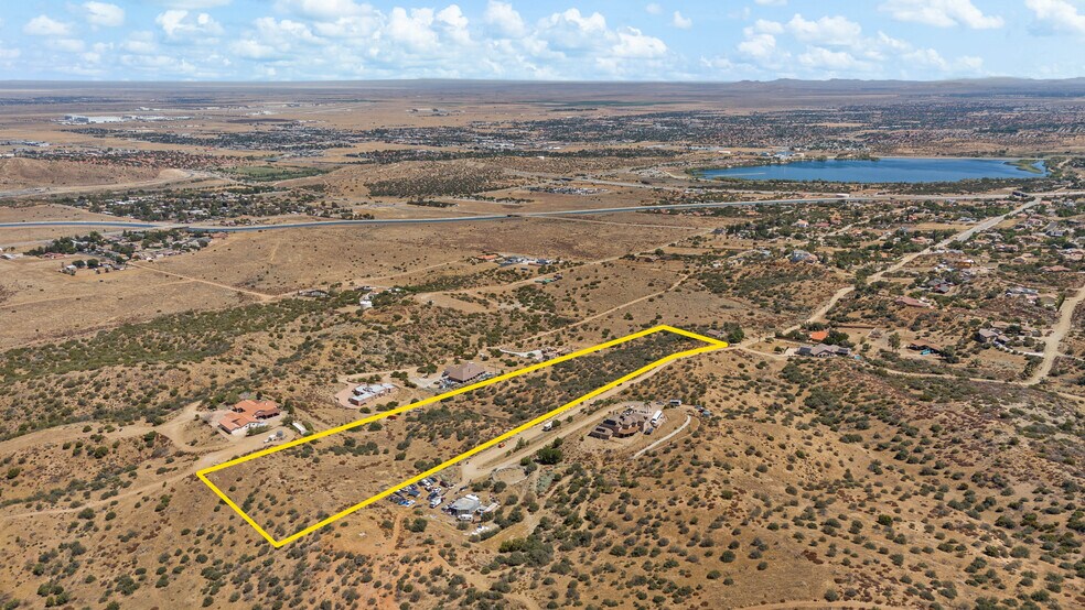 Lago Lindo Rd, Palmdale, CA à vendre - Photo du bâtiment - Image 2 de 13