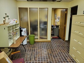 2140 Front St, Cuyahoga Falls, OH for lease Interior Photo- Image 2 of 6
