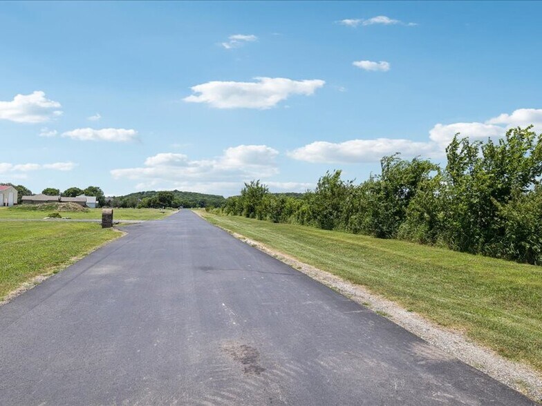 5763 Lakeview Dr, Mounds, OK à vendre - Photo du bâtiment - Image 2 de 11