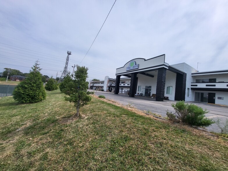 7350 N Hanley Rd, Hazelwood, MO for sale - Building Photo - Image 3 of 71