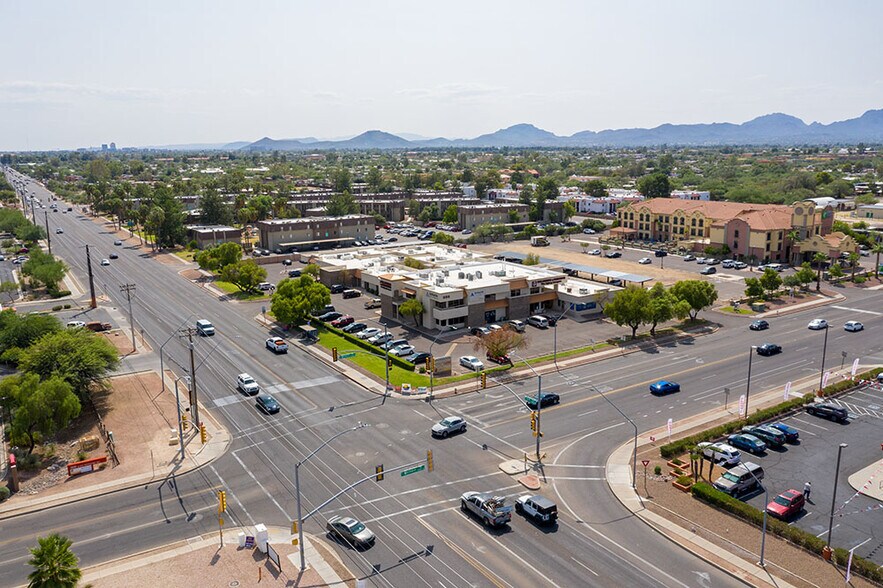 698 E Wetmore Rd, Tucson, AZ à louer - Photo du bâtiment - Image 2 de 7