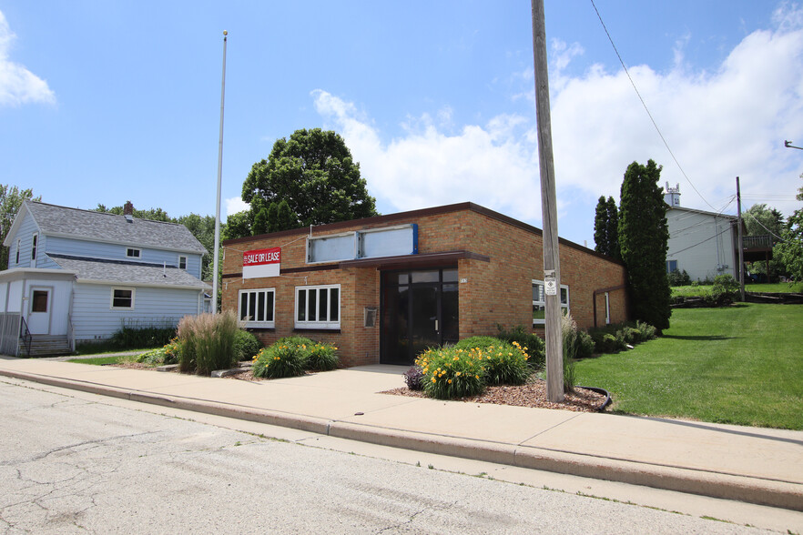 713 Railroad Ave, Lomira, WI for sale - Building Photo - Image 1 of 9