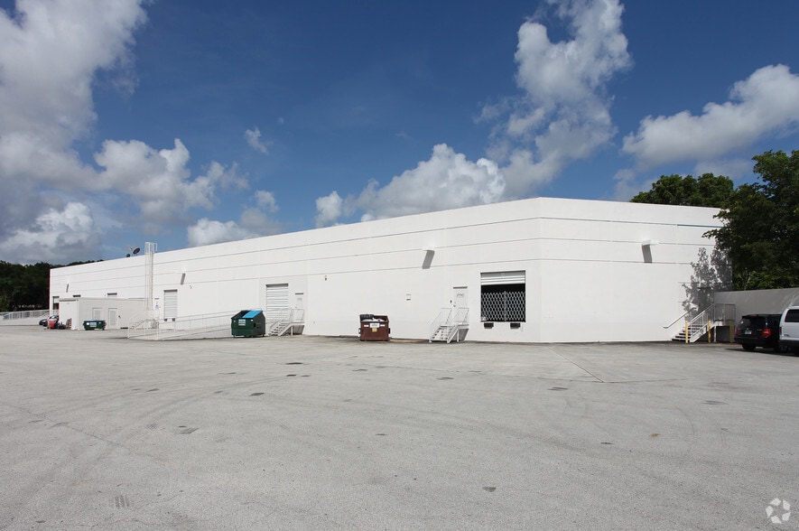 3801-3891 Commerce Pky, Miramar, FL à louer - Photo du bâtiment - Image 2 de 18