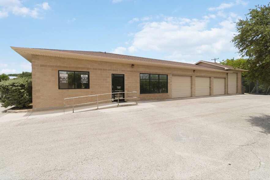 4714 Shavano Oak, San Antonio, TX for lease - Building Photo - Image 3 of 19