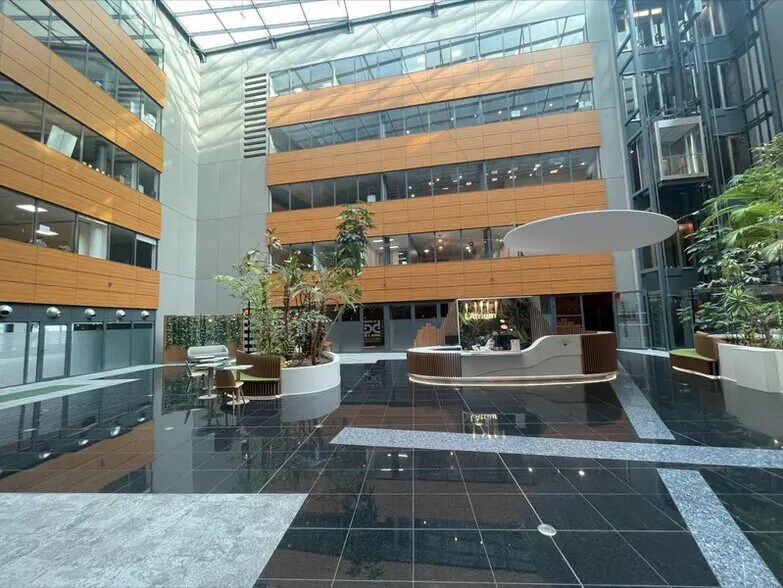 Office in Lyon for lease - Building Photo - Image 3 of 49