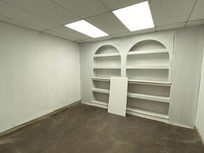 67 Cardiff Rd, Caerphilly for lease Interior Photo- Image 2 of 4