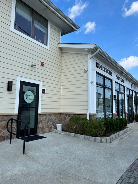 37 Riveredge Rd, Tenafly, NJ for sale - Building Photo - Image 3 of 10