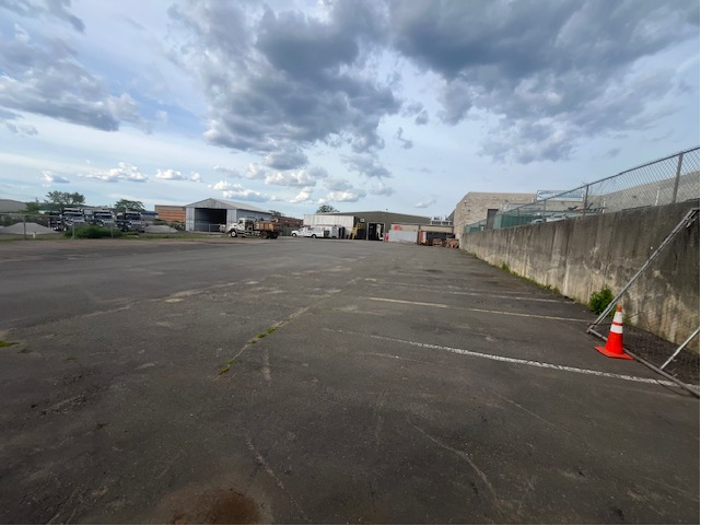152 Industrial Loop, Staten Island, NY for sale - Building Photo - Image 3 of 14