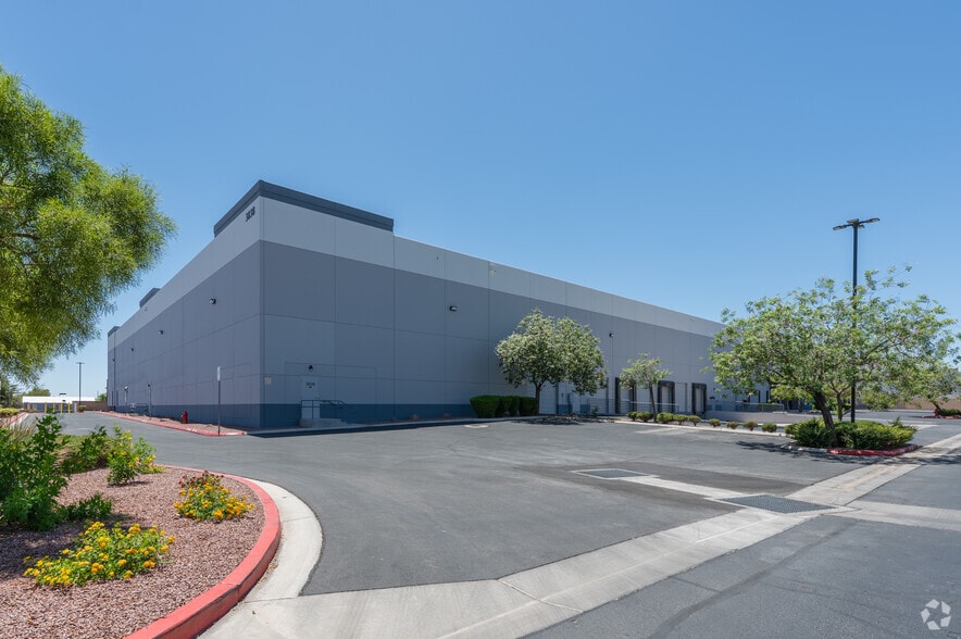 3838 Civic Center Dr, North Las Vegas, NV for lease - Building Photo - Image 3 of 16
