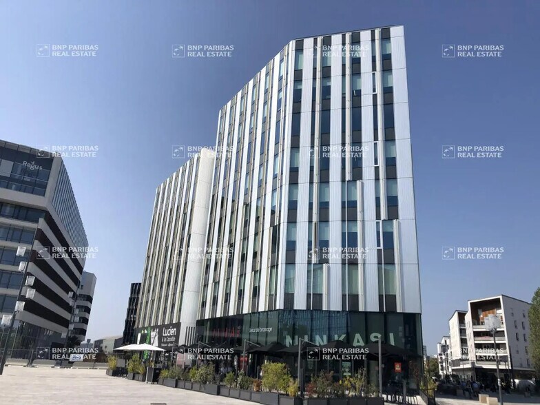 Bureau dans Villeurbanne à louer - Photo du bâtiment - Image 2 de 48