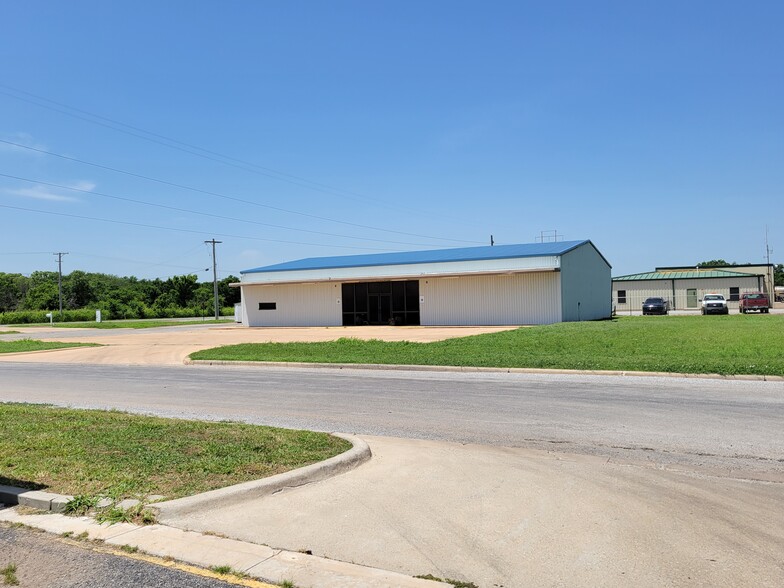 901 SW H Ave, Cache, OK à vendre - Photo du bâtiment - Image 1 de 1