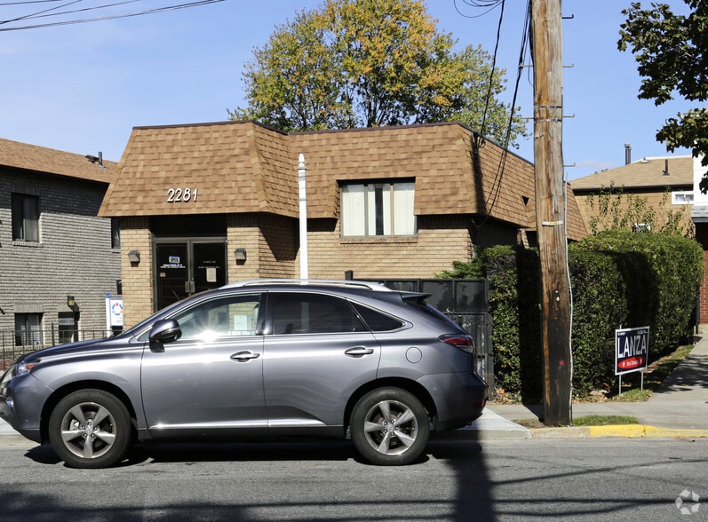 2281 Victory Blvd, Staten Island, NY for sale - Building Photo - Image 2 of 2