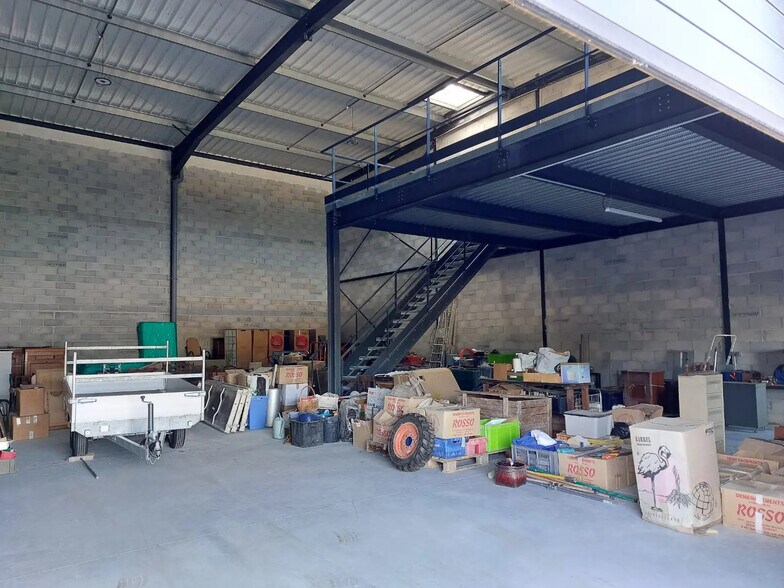 Industriel dans Signes à louer - Photo intérieure - Image 3 de 7