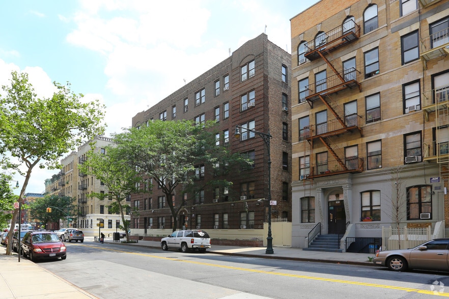 346-354 Manhattan Ave, New York, NY for sale - Primary Photo - Image 1 of 4