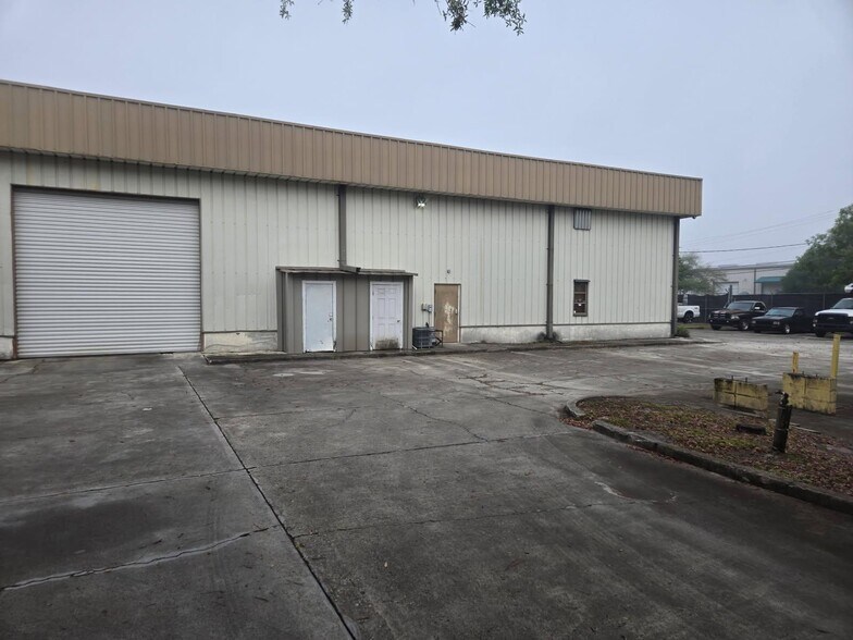 2100 SW Conant Ave, Port Saint Lucie, FL à louer - Photo du bâtiment - Image 3 de 4