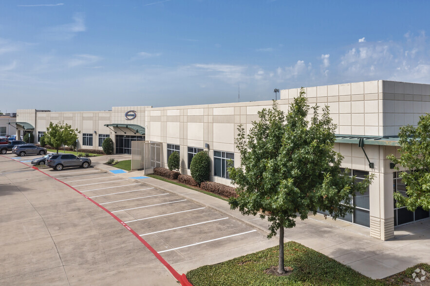 530 E Corporate Dr, Lewisville, TX for lease - Building Photo - Image 1 of 8