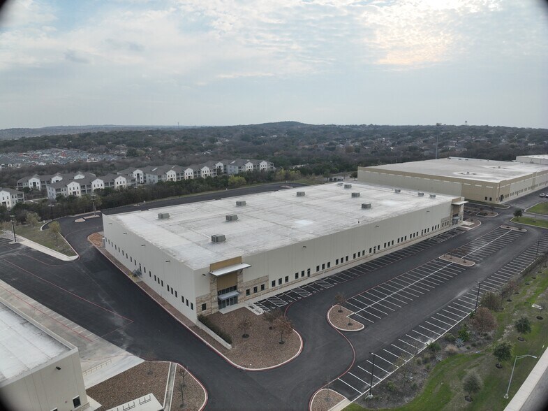 6422 E Campus Dr, San Antonio, TX à louer - Communauté Matterport - Image 3 de 17