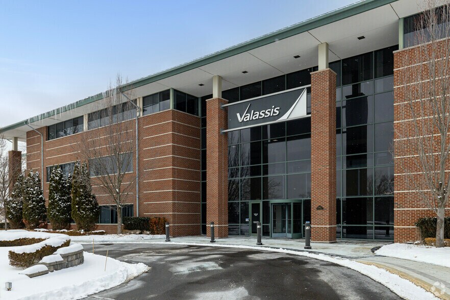 19975 Victor Pky, Livonia, MI à vendre - Photo du bâtiment - Image 2 de 5