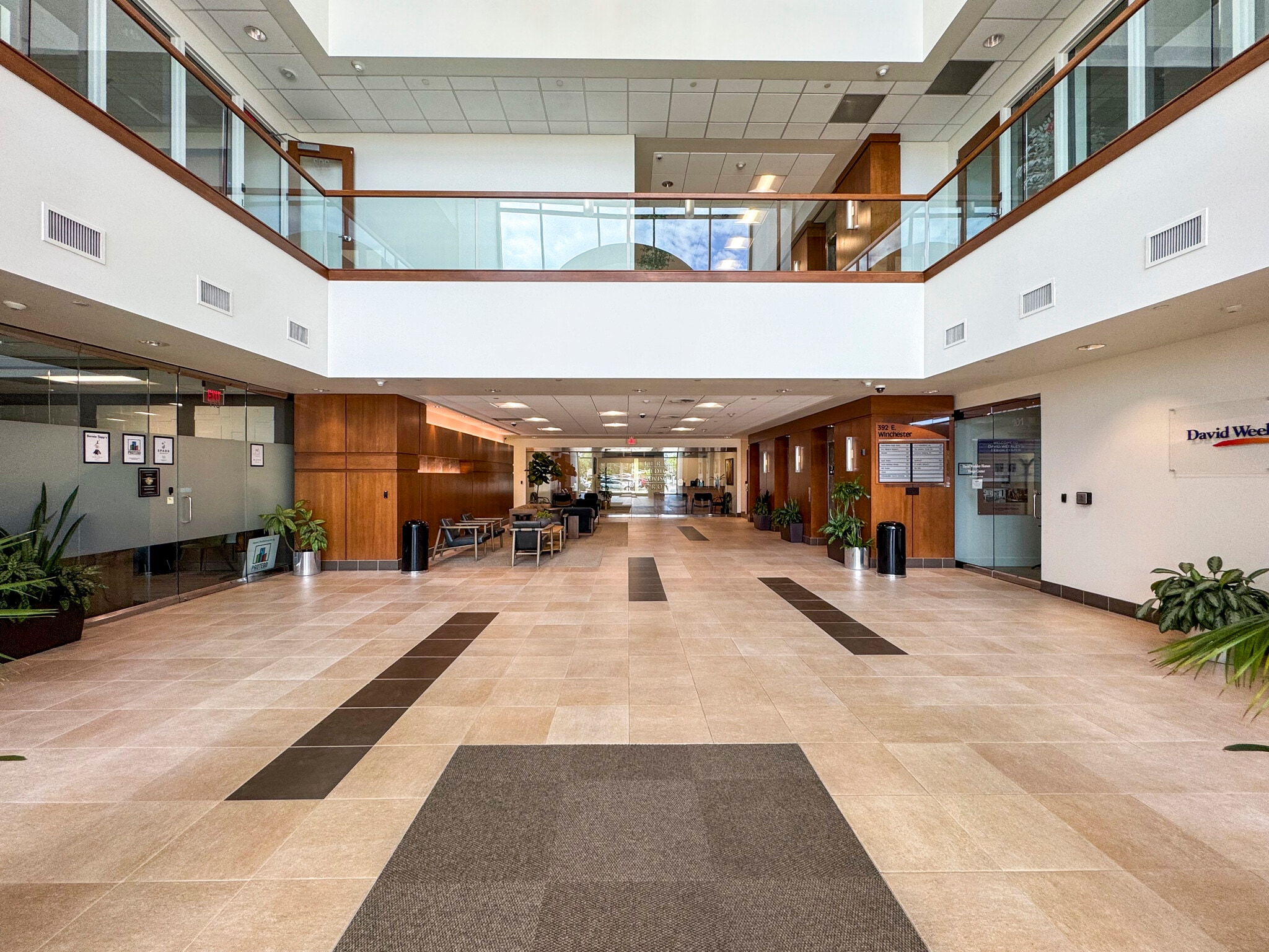 392 E Winchester St, Murray, UT à louer Hall d’entrée- Image 1 de 7