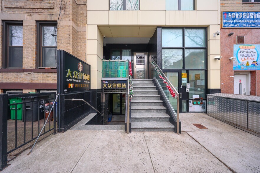 5811 6th Ave, Brooklyn, NY à vendre - Photo du bâtiment - Image 2 de 27