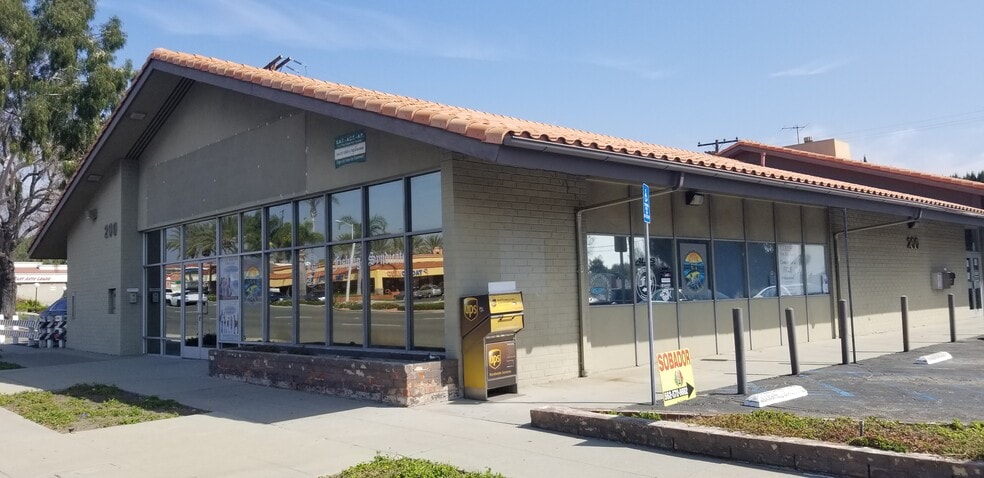 200 S Beach Blvd, La Habra, CA for lease - Primary Photo - Image 1 of 19