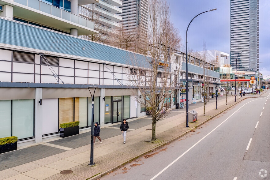 4447-4459 Lougheed Hwy, Burnaby, BC for lease - Building Photo - Image 2 of 4