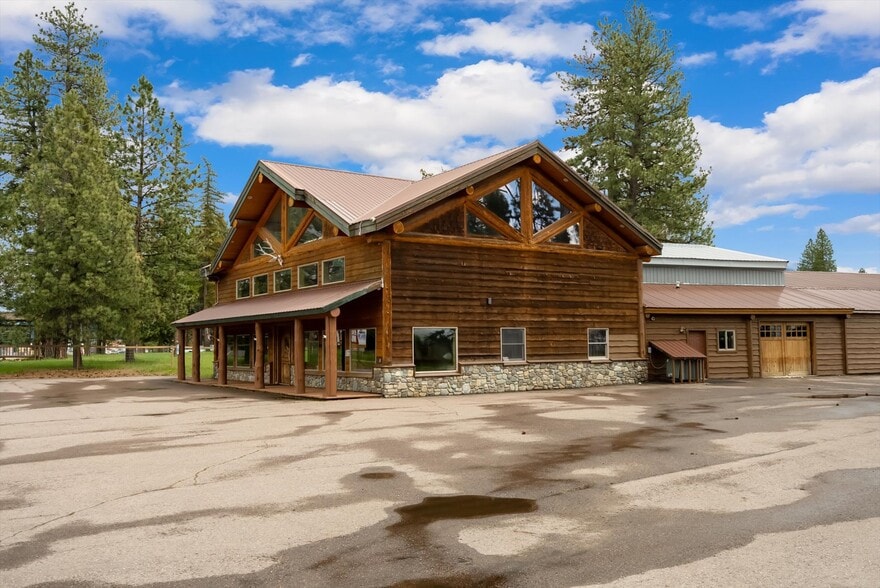 2400 9th St W, Columbia Falls, MT à vendre - Photo du bâtiment - Image 3 de 61