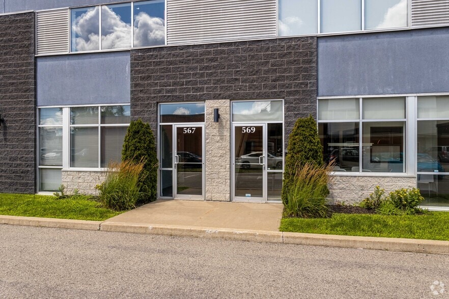 557-577 Boul du Curé-Boivin, Boisbriand, QC for lease - Building Photo - Image 3 of 5