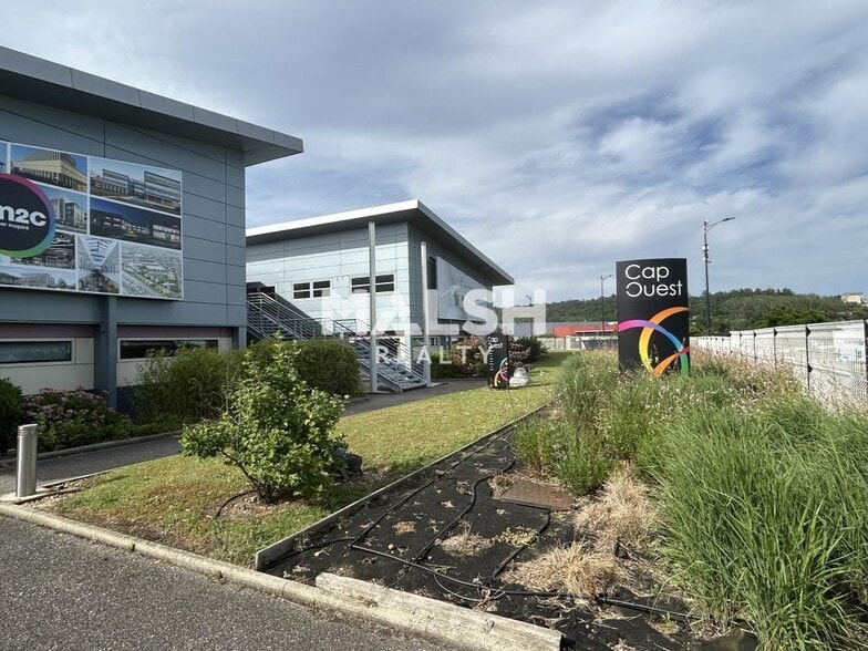 Office in Vourles for lease - Building Photo - Image 1 of 10
