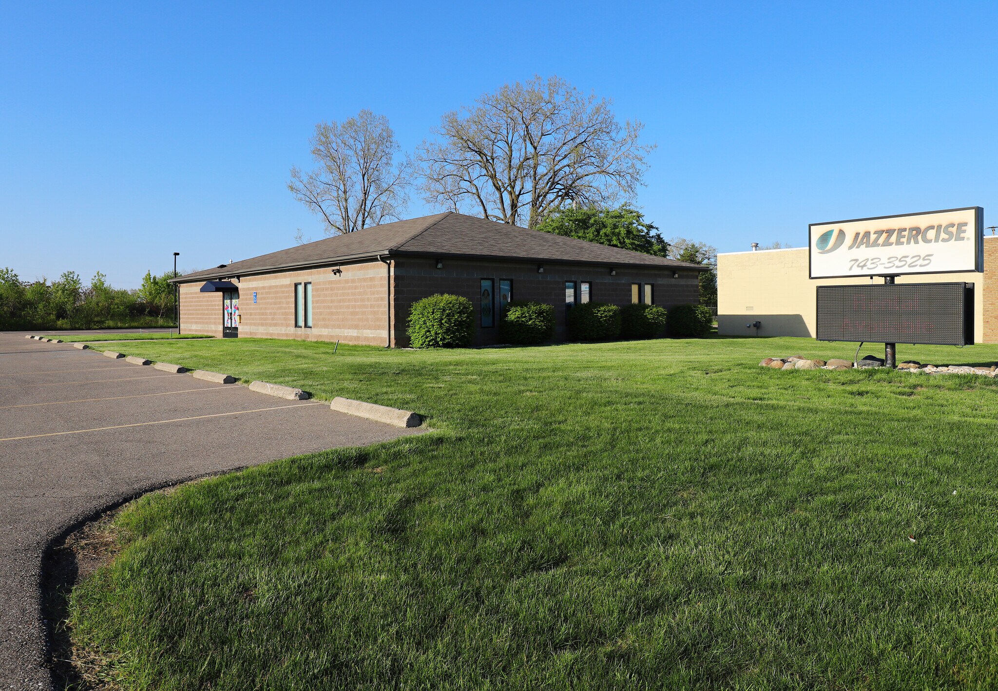 3525 E Court St, Flint, MI à vendre Photo du bâtiment- Image 1 de 7