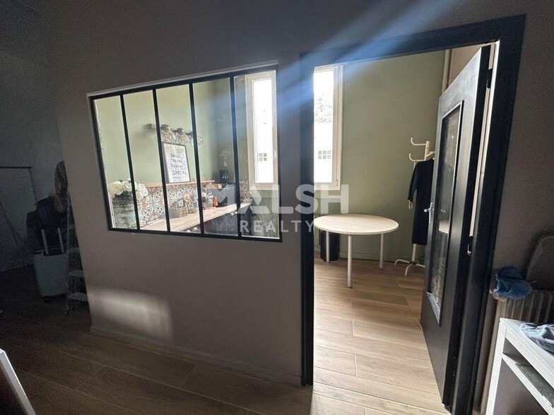 Retail in Lyon for lease - Interior Photo - Image 2 of 4