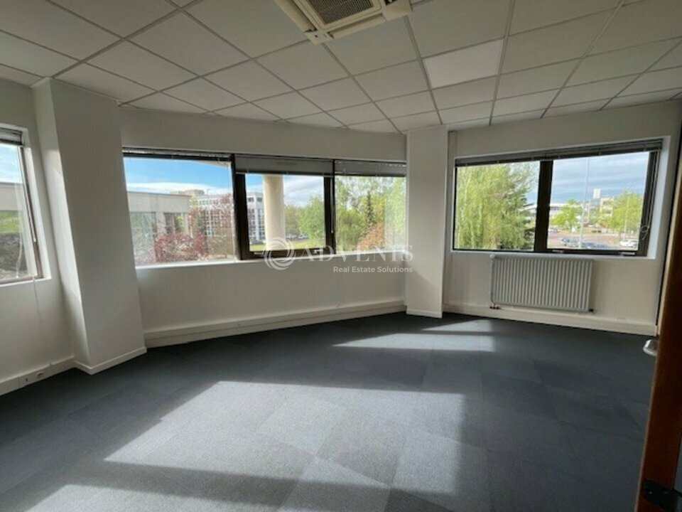 Office in Poissy for lease Interior Photo- Image 1 of 21